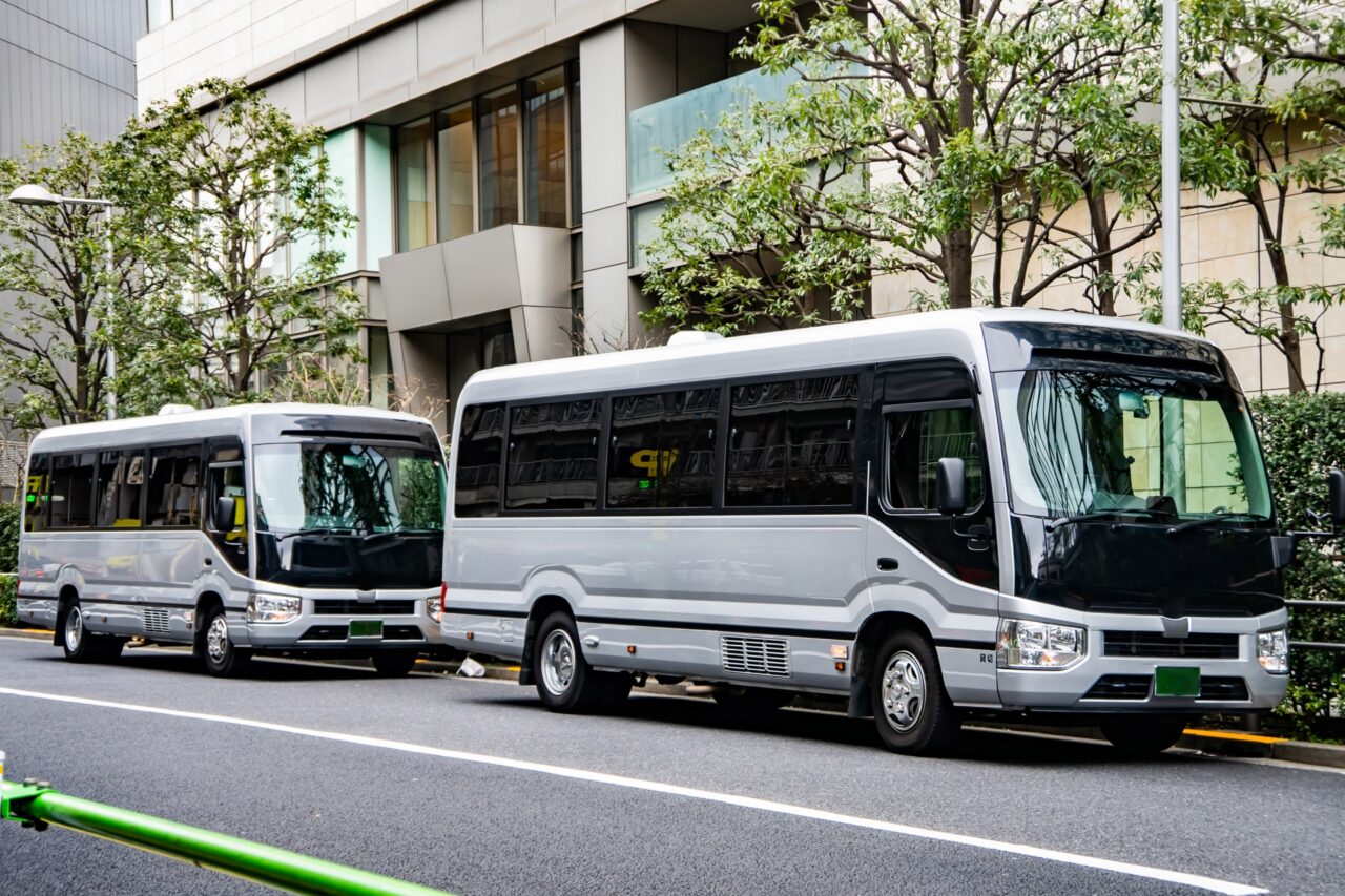 シャトルバス